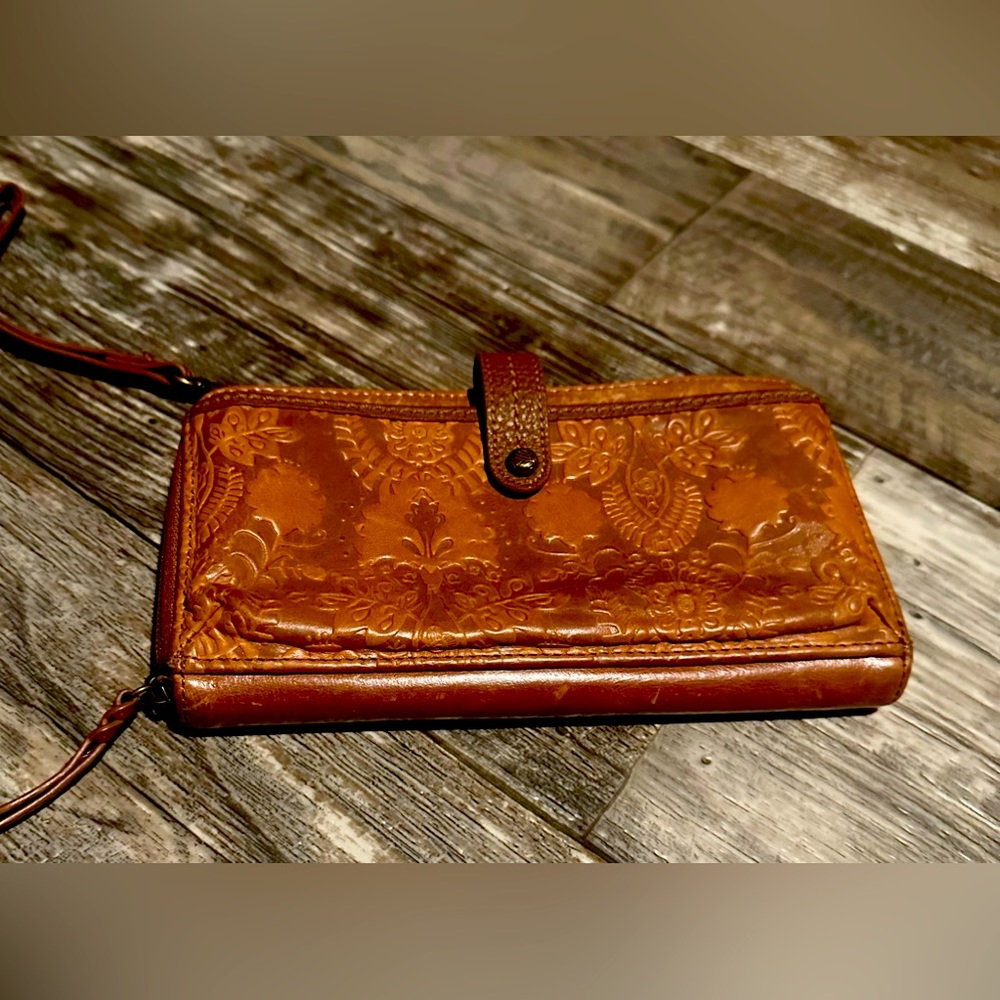 The Sak Iris Large Smartphone Clutch